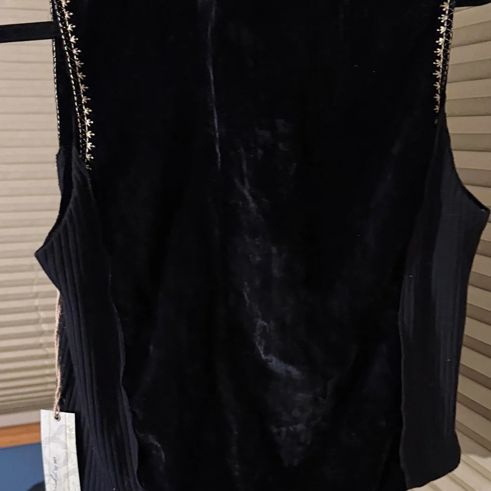 Buckle Black and Gold Velvet Embroidered Vest - Picture 6 of 9